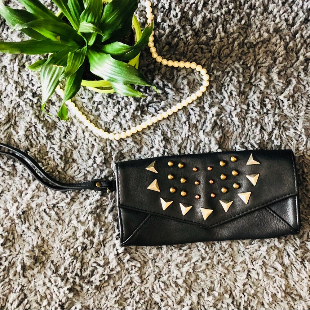 ❌ SOLD Black studded clutch